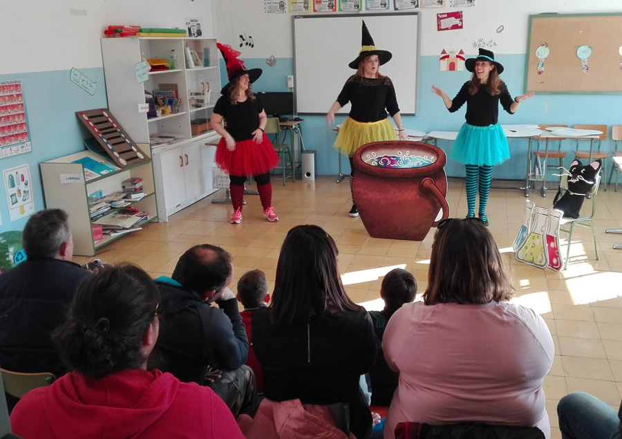 Las brujas colorean en el colegio de Cerezo de Río Tirón