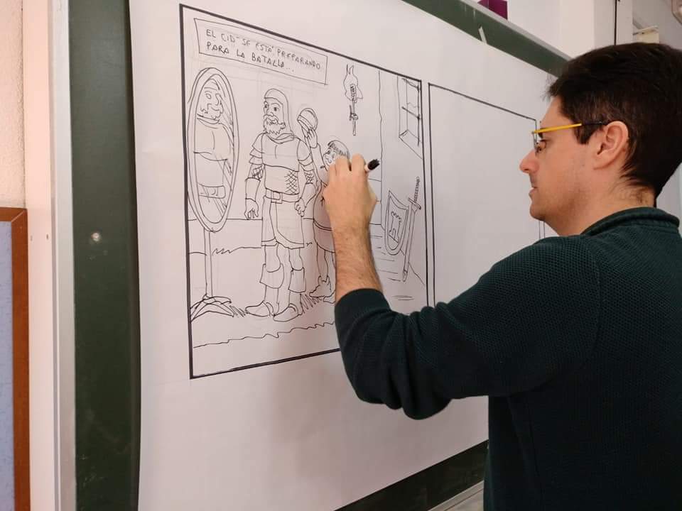 Santi llevando a cabo el taller de cómic