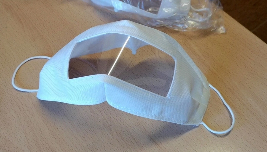 ejemplo de mascarilla transparente